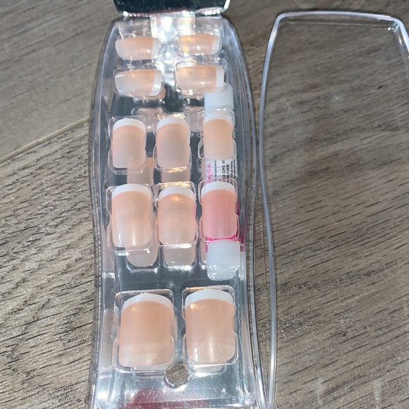 Artificial Nails x 3 - Picture 7 of 8